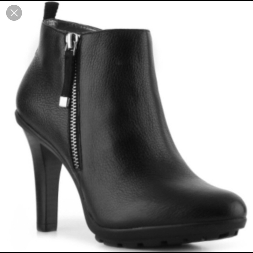 Tahari bootie